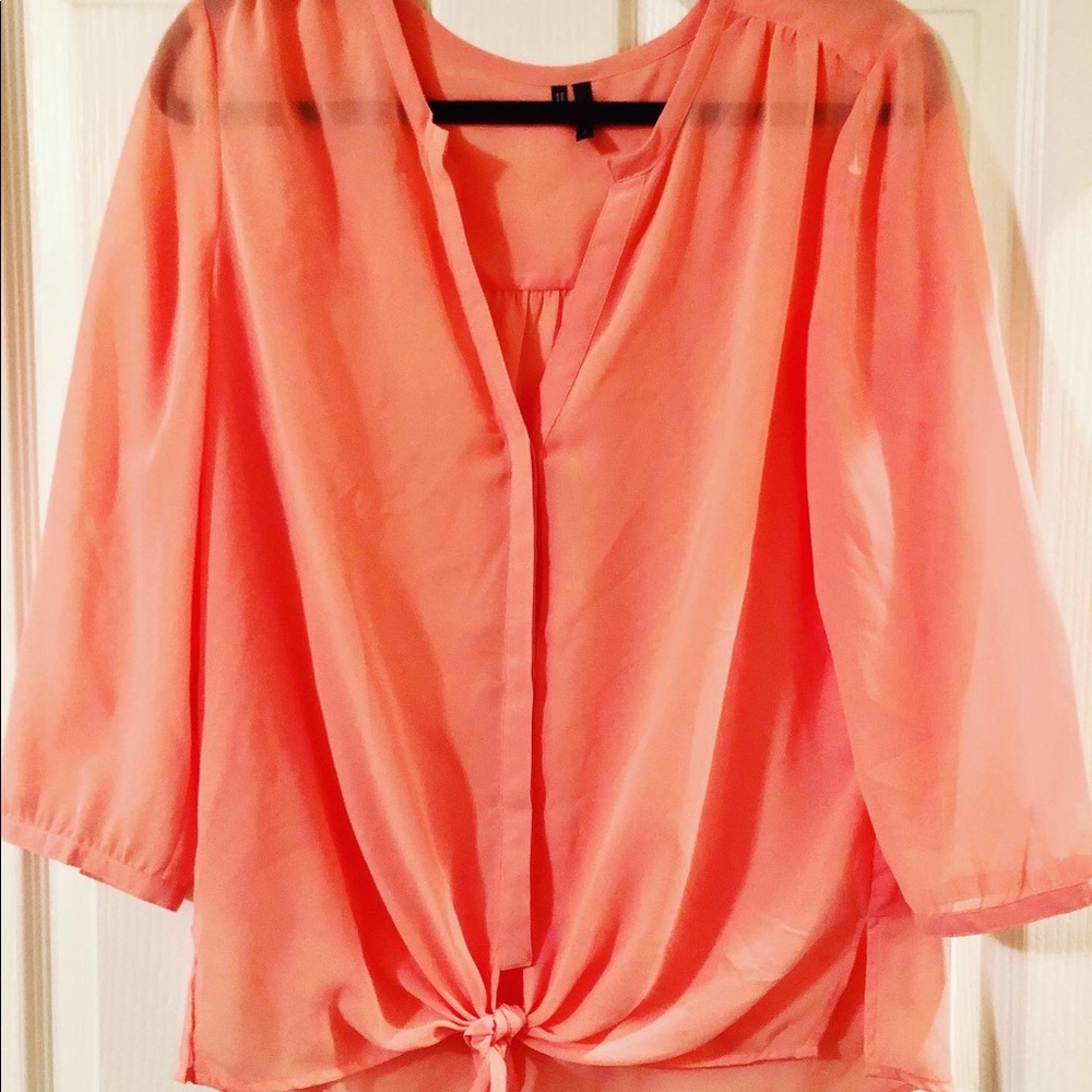 Salmon/Peachish tie bottom button down🌸